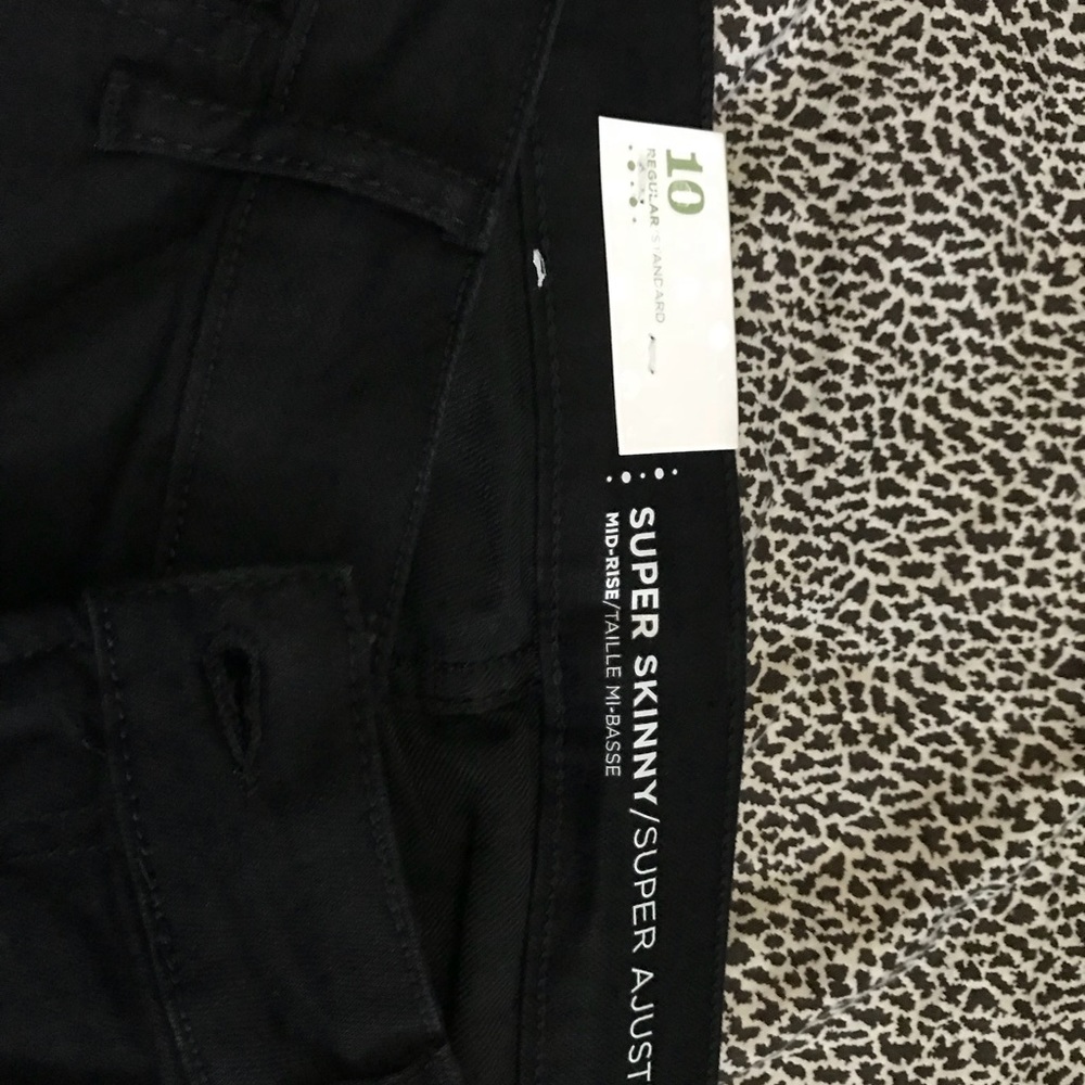 NWT Old Navy Black Super Skinny Mid Rise